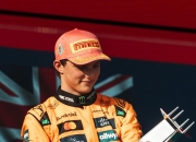 爱游戏下载-迈凯伦轻取红牛车队，拉塞尔高光表现