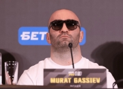 爱游戏下载-阿联酋拳击选手力克对手，闯入四强