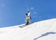 爱游戏在线-勇士完胜活塞，切特成为关键先生，一场战术与天赋的完美结合