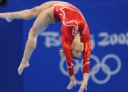 爱游戏官网-开拓者力克马刺，爱德华兹成为关键先生