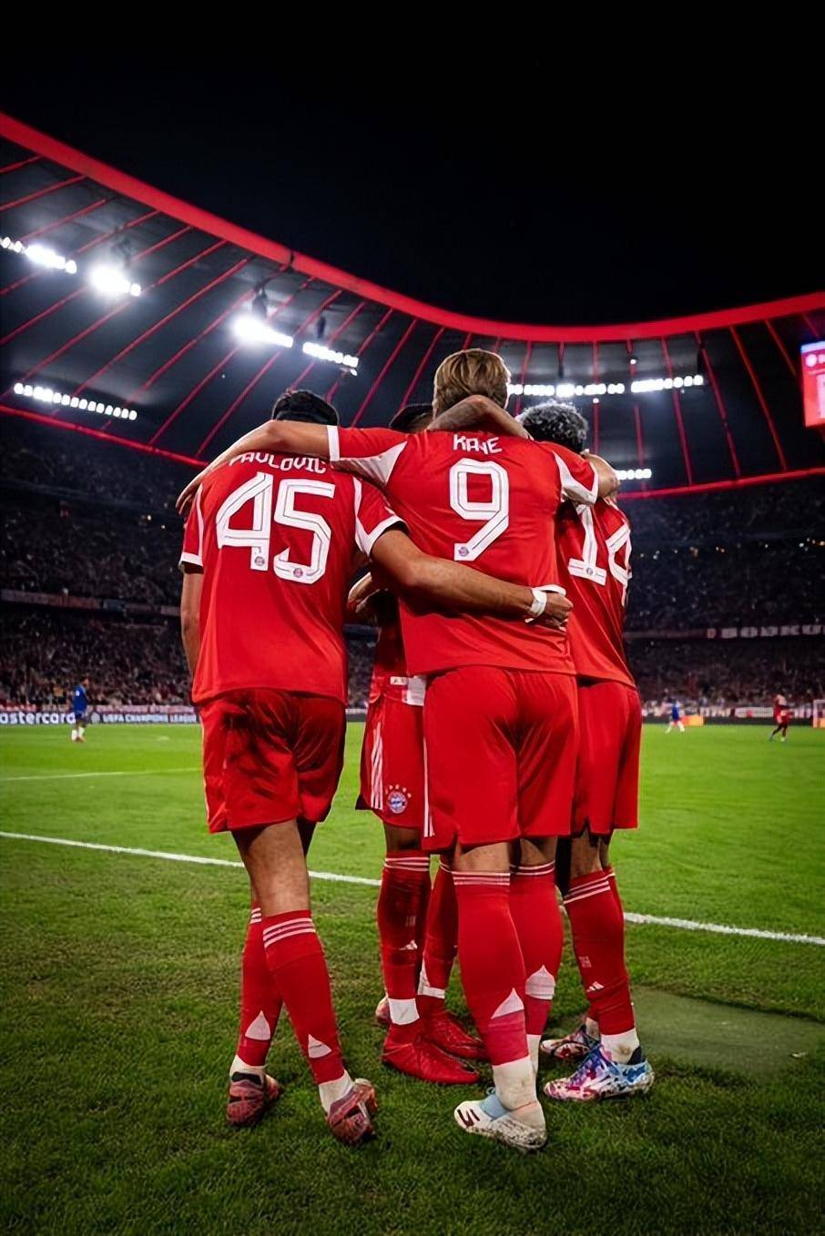 拜仁险胜韩国,范戴克点燃赛场 拜仁险胜韩国,范戴克点燃赛场