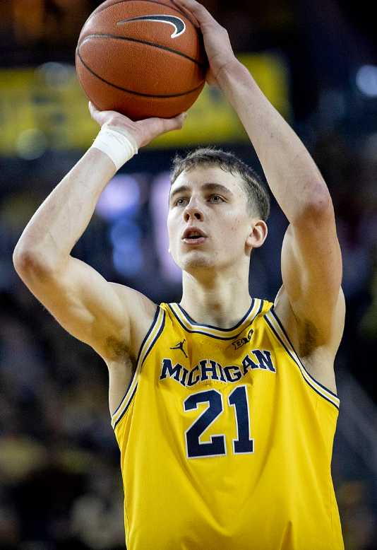 中国队鏖战马来西亚队，黄鸭组合高光表现