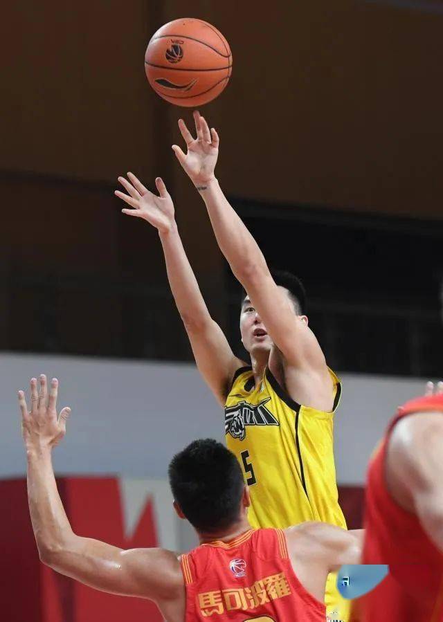 深圳队轻取吉林队,福克斯扛起全队 深圳队轻取吉林队,福克斯扛起全队