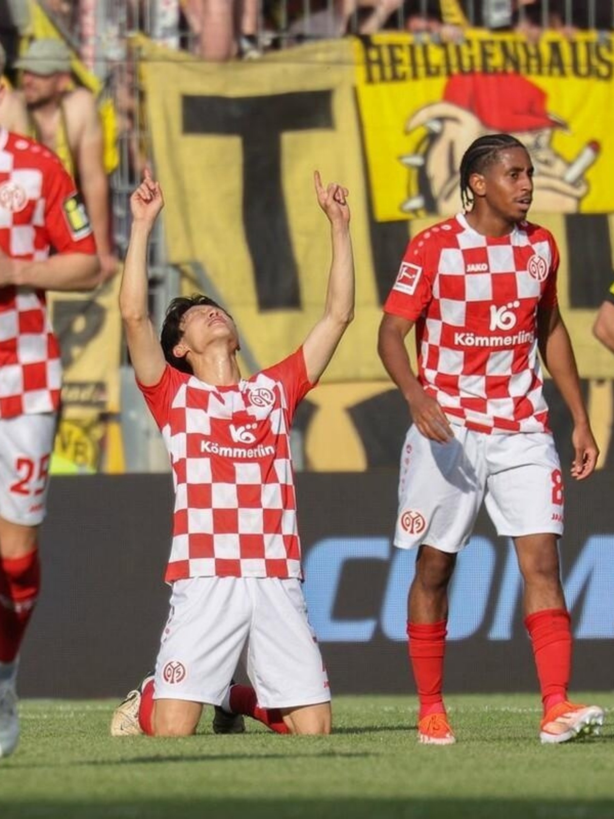 多特蒙德逆转曼联，加维扛起全队