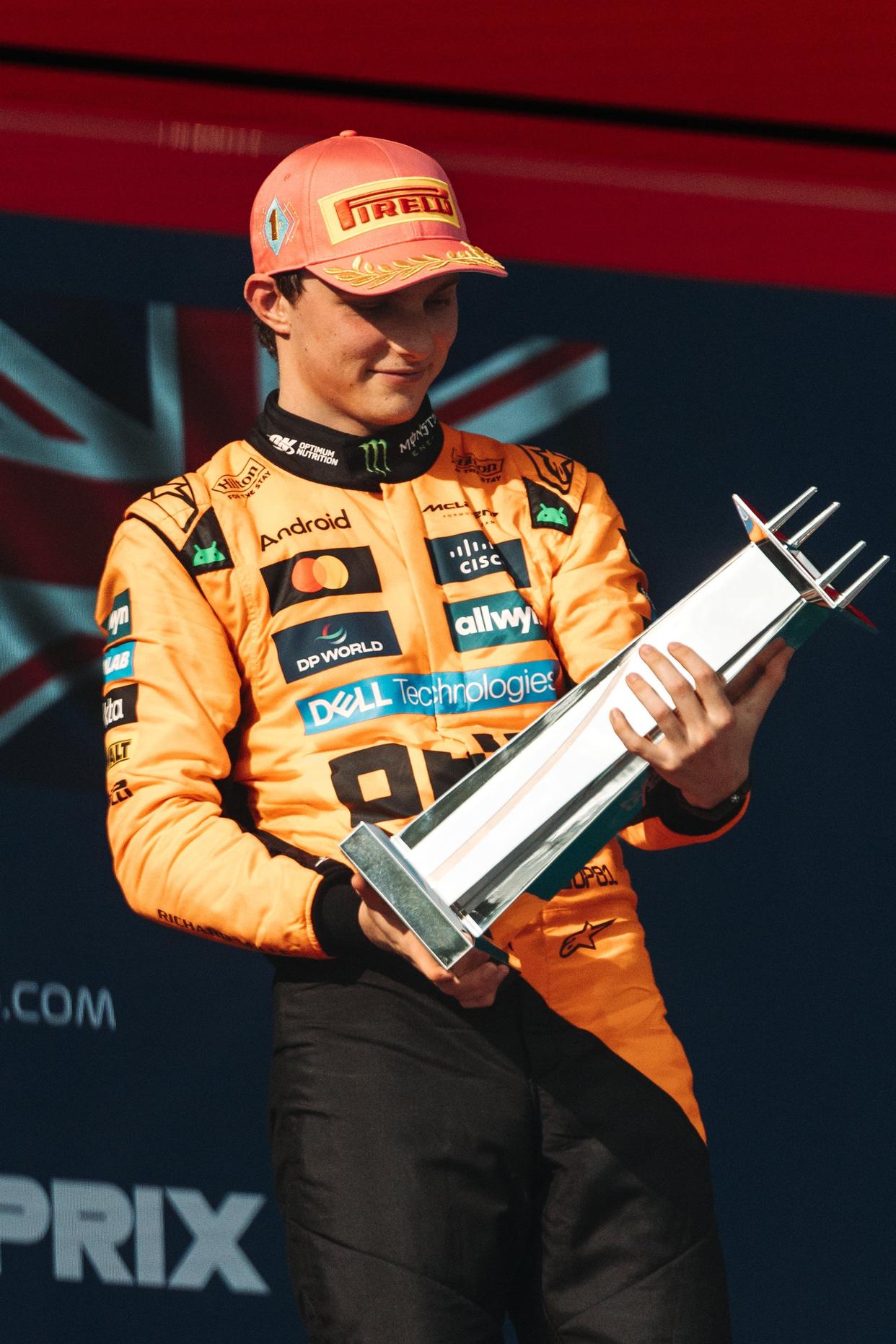 迈凯伦轻取红牛车队，拉塞尔高光表现