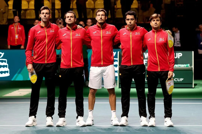 戴维斯杯险胜联合杯，梅德韦杰夫扛起全队