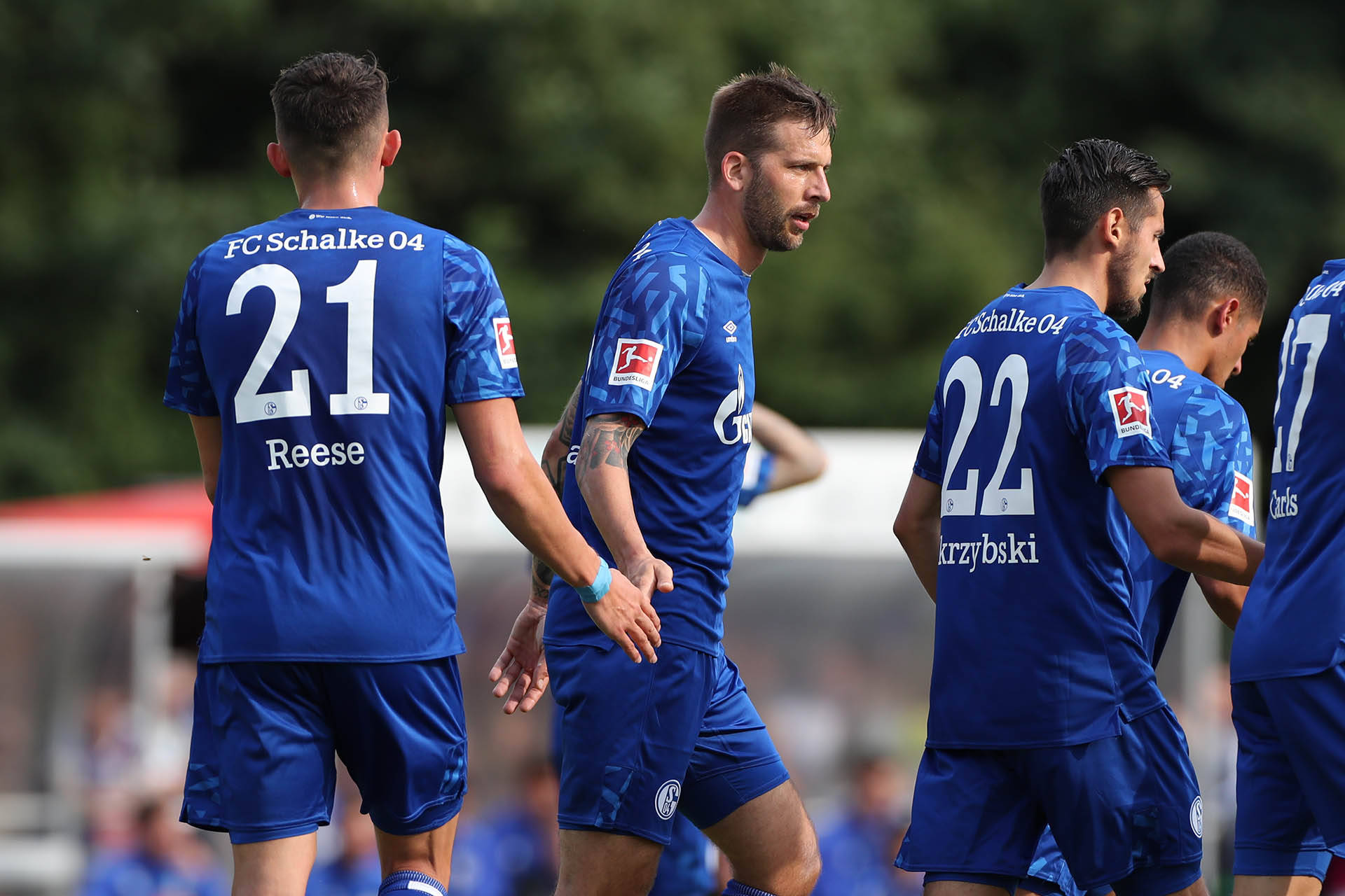 沙尔克客场不敌对手，惜败收场