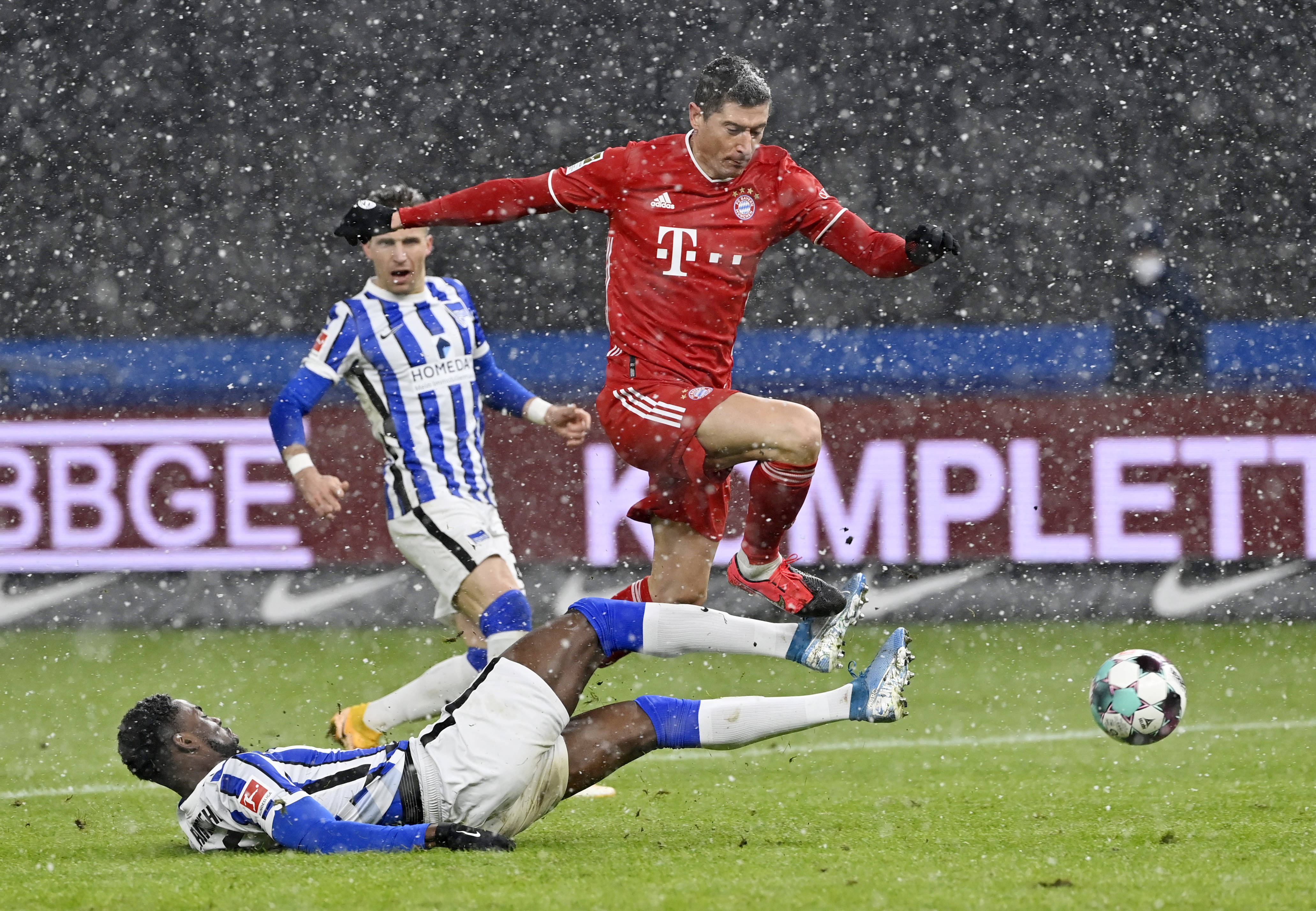 联赛将决赛：拜仁对抗曼联，激情对决共试刺激