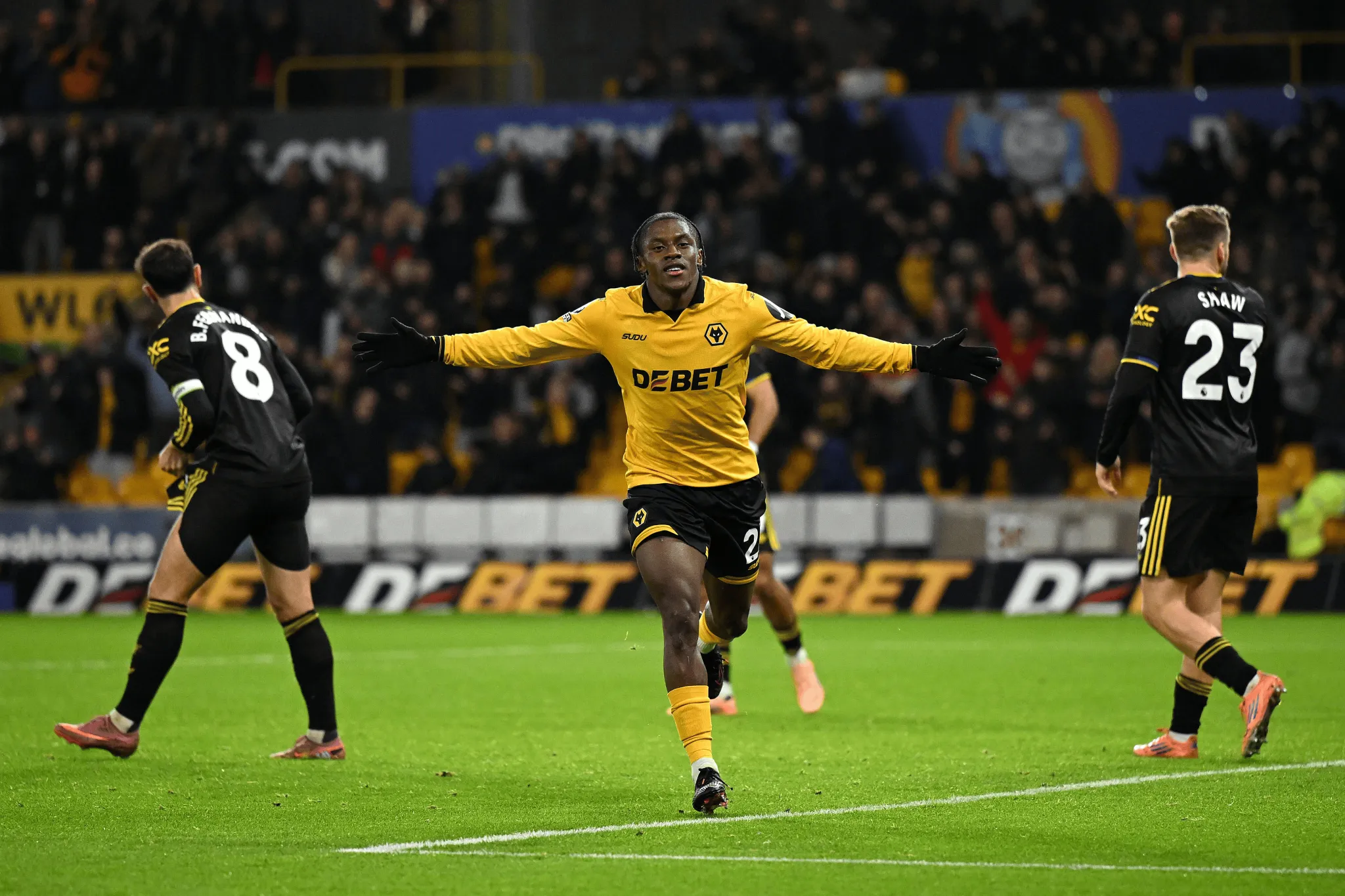 狼队再度击败对手，晋级足球赛事八强