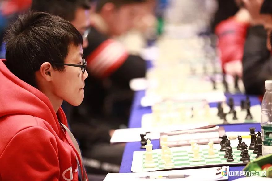 到了冠军面前，谁能镇定从容