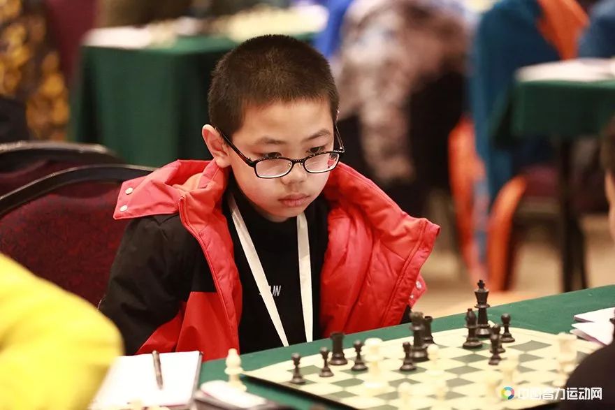 到了冠军面前，谁能镇定从容