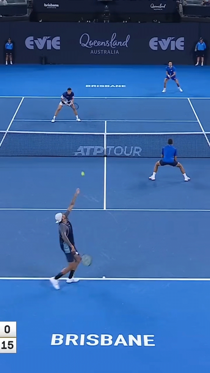 日本网球队险胜英国网球队，克耶高斯打破历史纪录