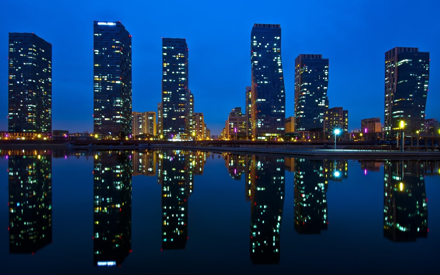 库尔图瓦用实力证明自己，南非险胜瑞典—当门神之光映照绿茵场