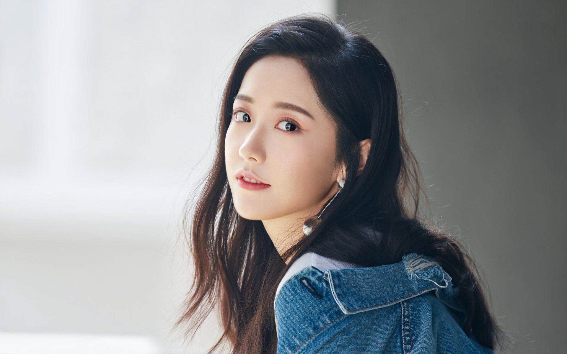 字母哥狂飙点燃赛场，灰熊铁血防守锁死骑士—现代篮球的攻防极致对话