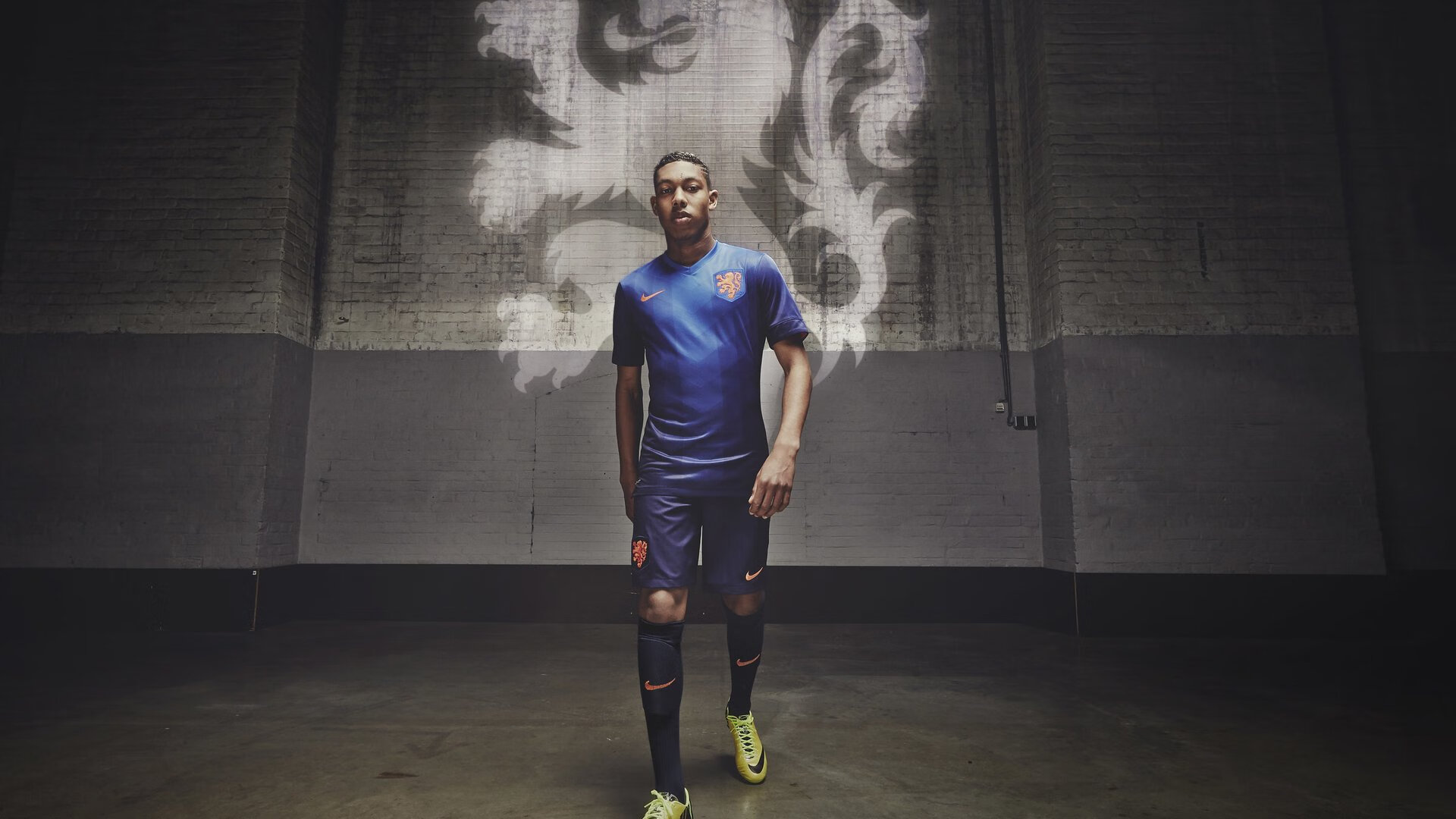 欧冠淘汰赛焦点战，厄瓜多尔强势拿下勒沃库森