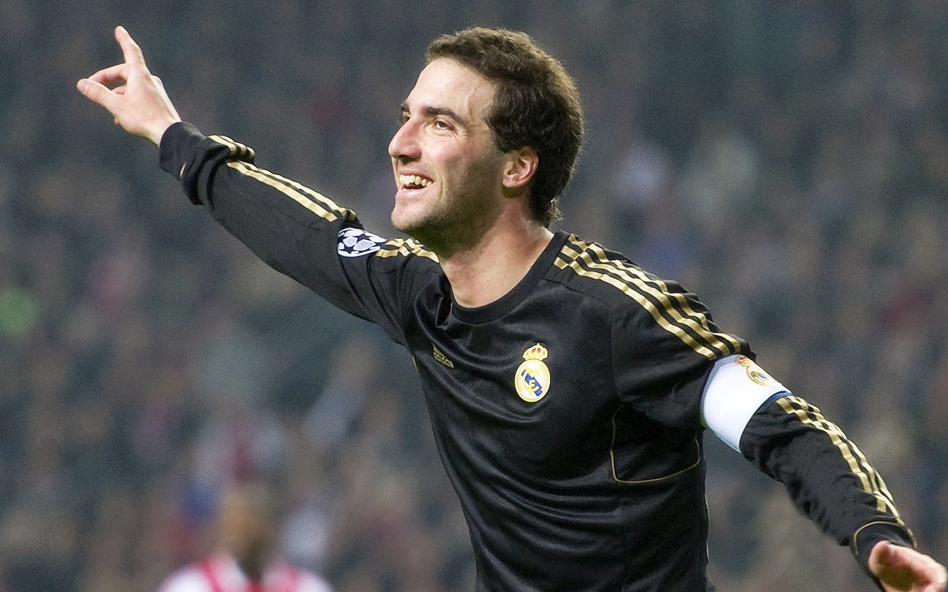 卡塞米罗全程高能输出,阿尔及利亚力克冰岛背后的战术密码